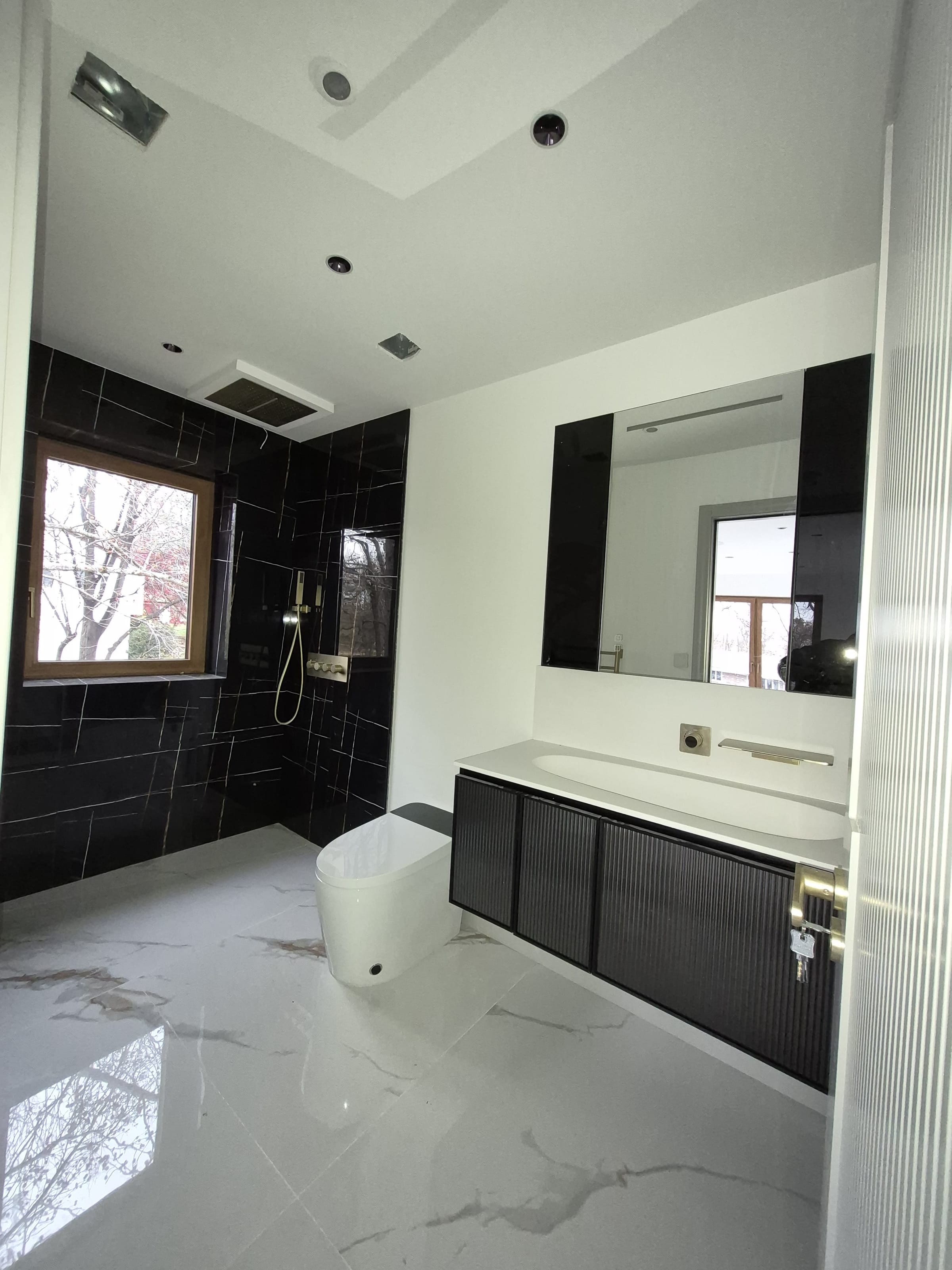 Bathroom feature